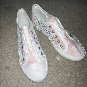Gypsy Jazz / Very G pink and white tie dye shoe with mesh detail